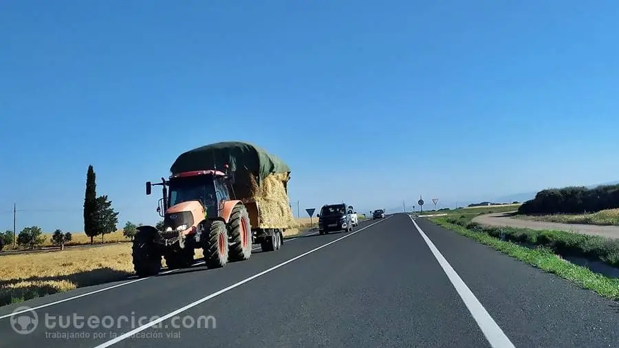 Tractor agrícola con remolque por carretera Licencia LVA