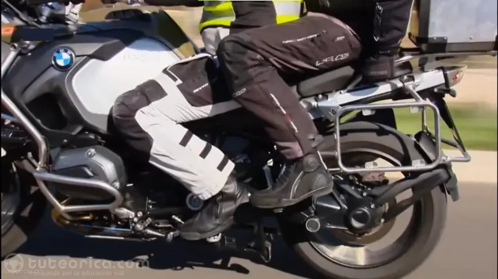 Botas-pantalon-motocicleta