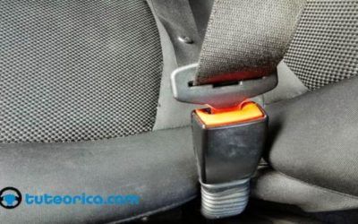 Cinturón de seguridad mal colocado