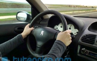 Como colocar correctamente las manos en el volante para trazar curvas