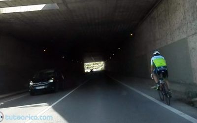 Ciclista en túnel, minivideo