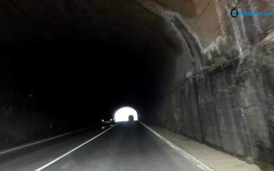 Túnel insuficientemente iluminado, imagen