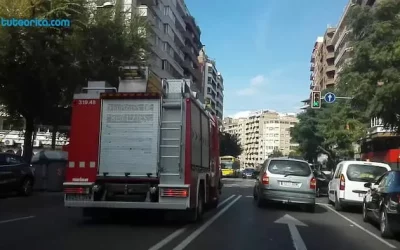 Vehículo de bomberos en servicio urgente, minivideo