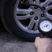 Revisar presión neumáticos