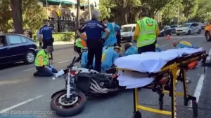 Accidente de motocicleta en via urbana