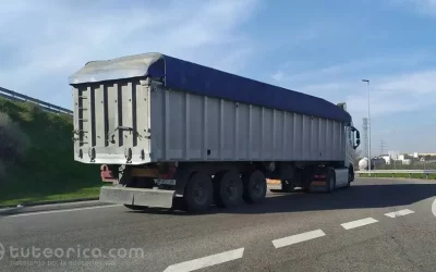 Adelantamiento de vehículo articulado en autovía, minivideo