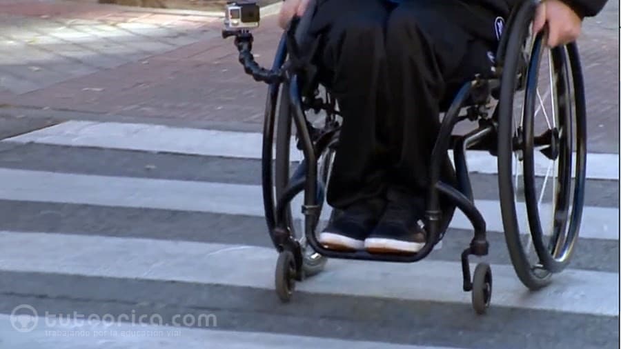 Persona movilidad reducida en silla de ruedas