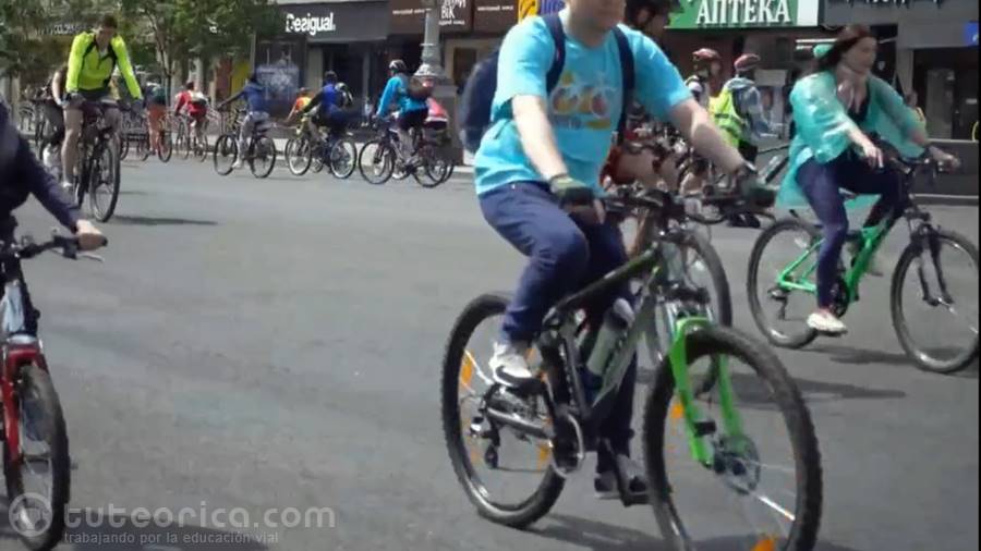 Ciclistas en via urbana