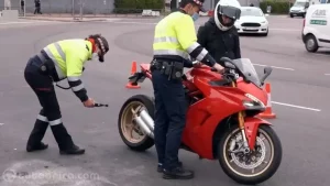 Control de ruidos a motocicleta