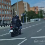 Motocicleta en vía urbana
