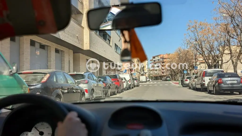 Via urbana vista desde el interior del vehículo. La formación "insight" de conductores noveles o formación post-obtención del permiso