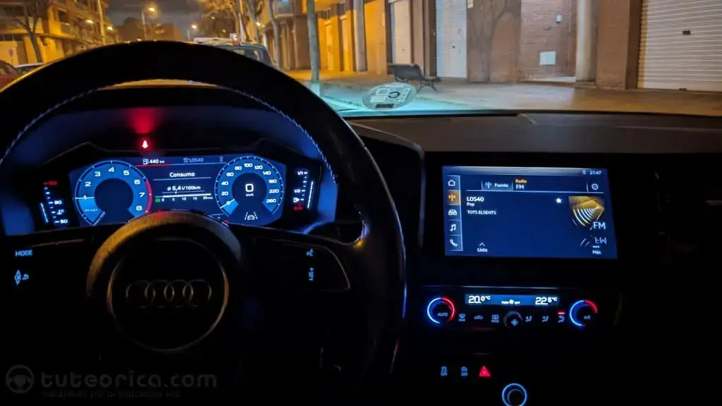 Tablero de mandos y pantalla de un vehiculo